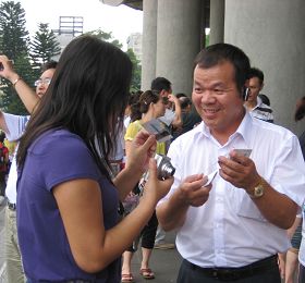 林嘉祥经常去旅游景点讲真相，告诉人们法轮大法的美好