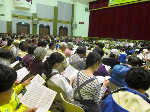 图1：全台各景点讲真相的学员集体学法，交流经验