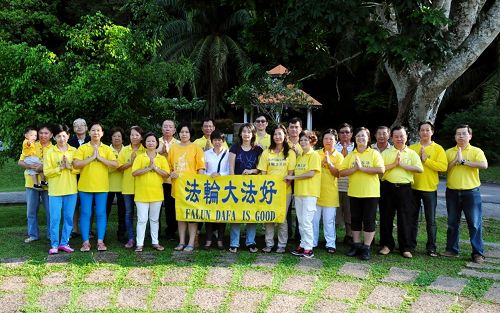 马来西亚北部槟城和双溪大年大法弟子恭祝师尊生日快乐！