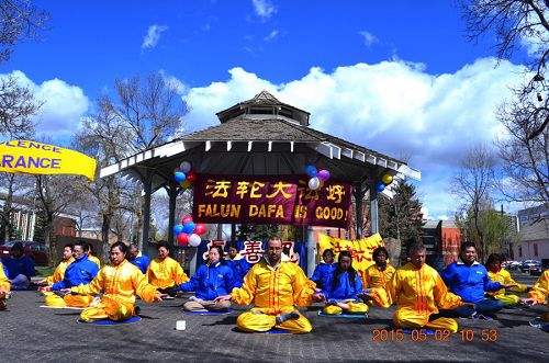 世界法轮大法日埃德蒙顿法轮功学员举行庆祝活动，演示法轮功五套功法