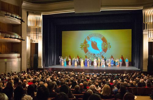 神韵纽约艺术团在圣地亚哥加州艺术中心（California Center for the Arts，Escondido）自首演一票难求到终场的一票难求，连续三天四场演出都爆满