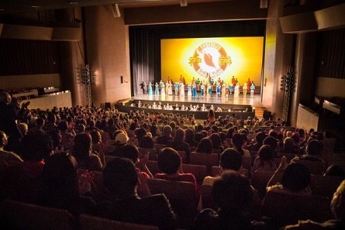 图1：美国神韵艺术团三月十七日新北市首场演出爆满，开启台湾历时一个月的巡演