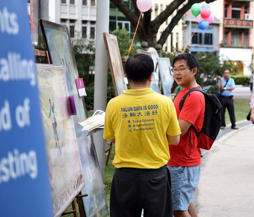 图4：民众听闻真相后，支持法轮功学员反迫害