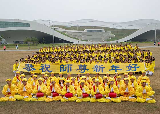 高雄学员谢师恩 立委议员齐颂大法好