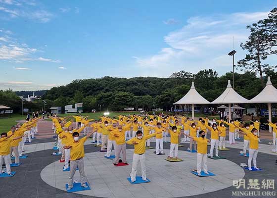 反迫害22年 韩国法轮功学员传真相